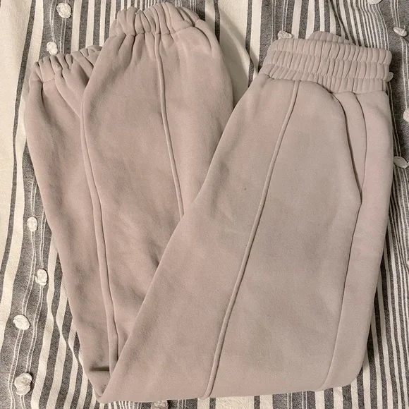 4th & Reckless Highwaisted joggers/sweatpants. XS . - Picture 2 of 3